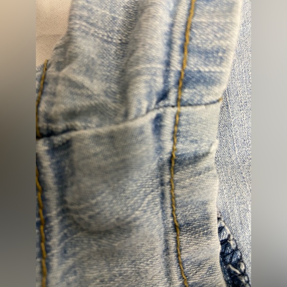 Angles Jeans Acid Wash Light Blue Shorts with Flower Embroidery Size 11 - Picture 7 of 9